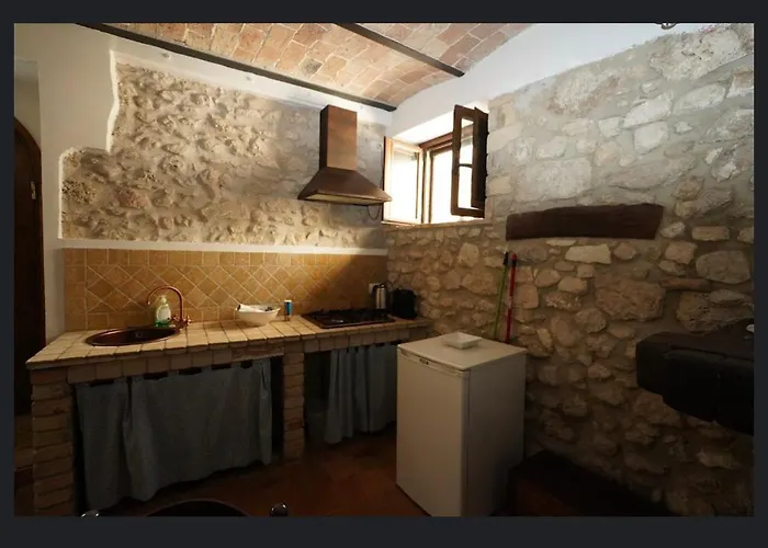 Il Minotauro A 5 Minuti Da Popoli Отель типа 